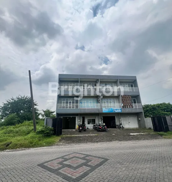 image SISA 1 UNIT RUKO 3 LANTAI DIAN ISTANA SURABAYA (1)