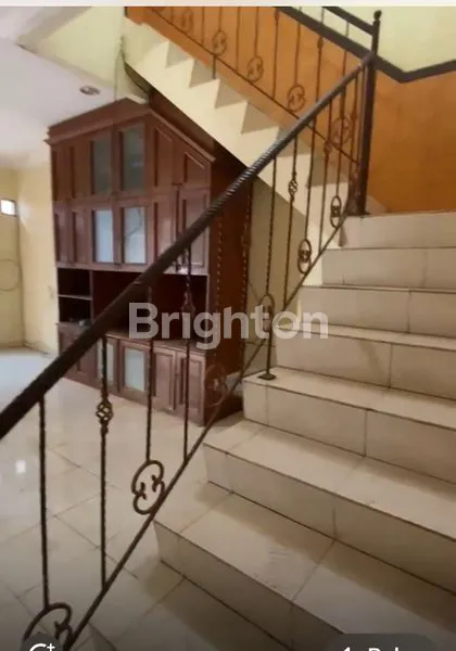 image RUMAH BESAR 2 LANTAI  (4)