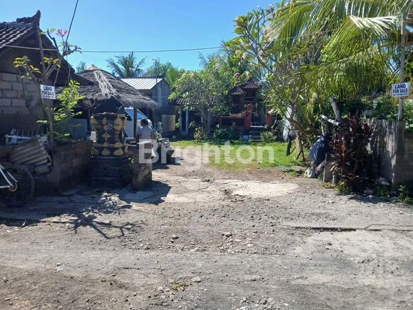 DIJUAL TANAH STRATEGIS 4,4 ARE BERIKUT BANGUNAN RUMAH 6 KAMAR TIDUR DI PEMUTERAN GROKGAK BULELENG BALI HARGA TERJANGKAU