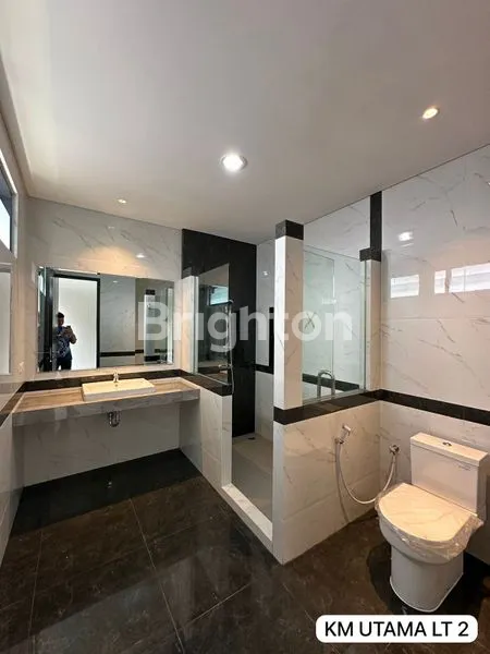 image RUMAH GRAHA NATURA DEKAT DENGAN CLUB HOUSE DAN 3 MENIT DARI GWALK LOKASI STARTEGIS DAN AKSES JALAN LEBAR DAN AMAN (5)