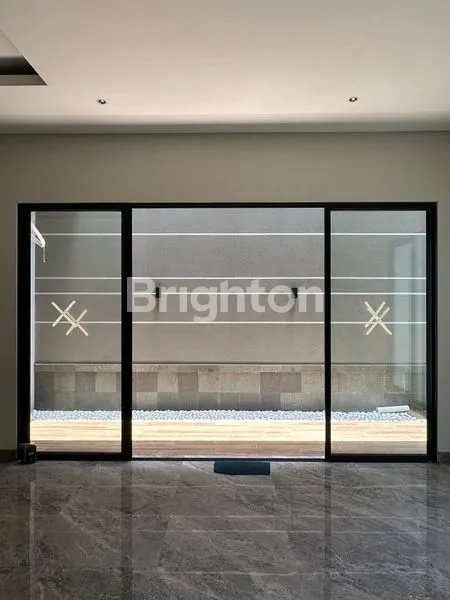 image RUMAH GRAHA NATURA DEKAT DENGAN CLUB HOUSE DAN 3 MENIT DARI GWALK LOKASI STARTEGIS DAN AKSES JALAN LEBAR DAN AMAN (6)