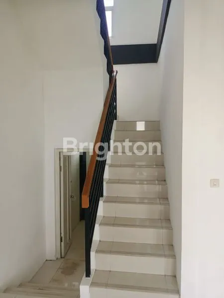 image RUMAH MEWAH DI HOOK UNTUK DISEWAKAN (5)