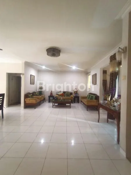 image RUMAH SEWA MEWAH FULLY FURNISHED DI KOTA WISATA CIBUBUR DEKAT MALL (4)