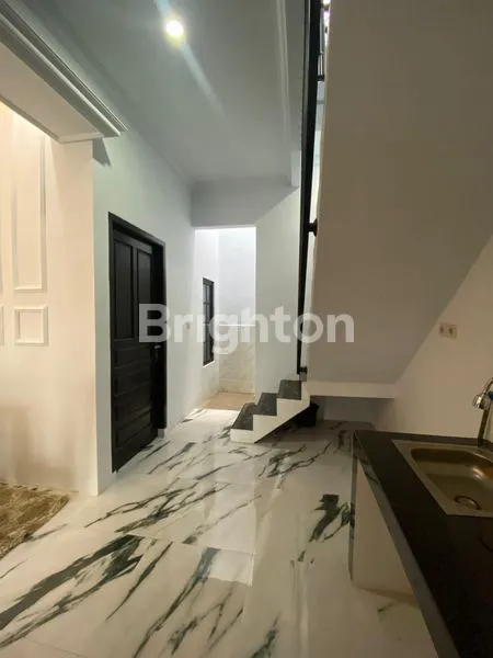 image RUMAH MODERN KLASIK 2 LANTAI DEKAT LRT HARJAMUKTI (3)