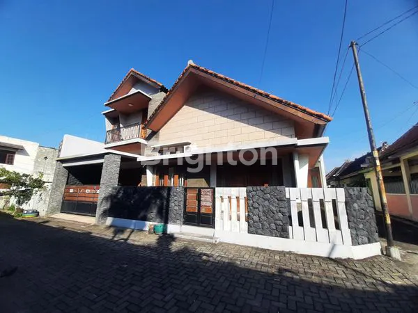 image RUMAH STRATEGIS 2 LANTAI SEMI FURNISH DI SERENGAN, SURAKARTA (1)