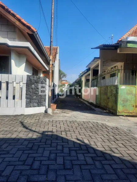 image RUMAH STRATEGIS 2 LANTAI SEMI FURNISH DI SERENGAN, SURAKARTA (8)