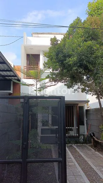 image RUMAH MINIMALIS 2 LANTAI DI SIDAKARYA (1)
