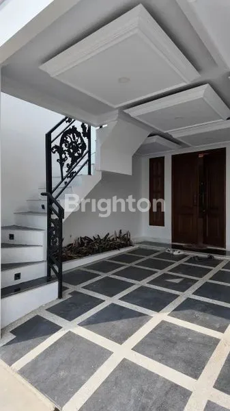 image RUMAH MEWAH 3 LANTAI TYPE AMERICAN CLASSIC DI JAGAKARSA JAKARTA SELATAN L96C228 (7)