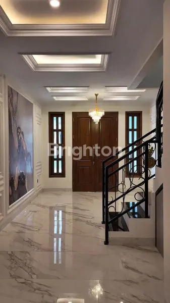 image RUMAH MEWAH 3 LANTAI TYPE AMERICAN CLASSIC DI JAGAKARSA JAKARTA SELATAN L96C228 (2)