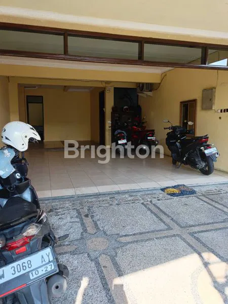 image RUMAH MEWAH 2 LANTAI SIAP HUNI DI DHARMAHUSADA UTARA (2)