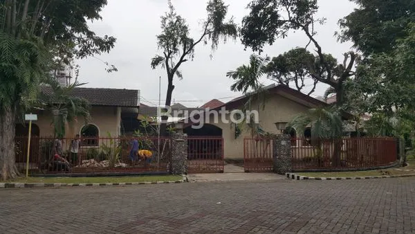 RUMAH MEWAH  JEMURSARI SELATAN