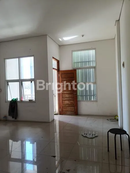 image RUKO 3 LANTAI LOKASI STRATEGIS DI KAWASAN KOMERSIAL SAMARINDA (3)