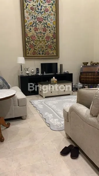 image RUMAH MEWAH 2 LANTAI DI LOKASI YANG EKSKLUSIF (2)