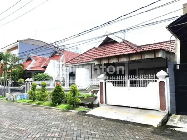 image DIJUAL RUMAH SECOND MANYAR KARTIKA STRATEGIS DEKAT KE TENGAH KOTA (1)