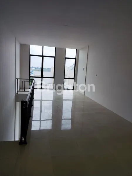 image RUKO 3 LANTAI SIAP PAKAI DI EASTERN PARK SUKOLILO COCOK UNTUK KANTOR  (3)