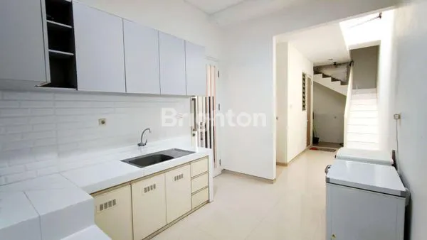 image RUMAH SUPER NYAMAN DI WOODLAND CITRALAND, SURABAYA BARAT SIAP HUNI (5)