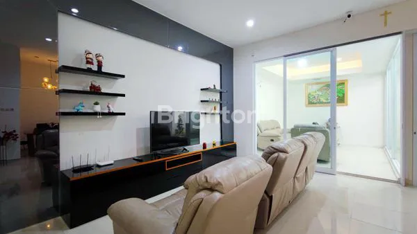 image RUMAH SUPER NYAMAN DI WOODLAND CITRALAND, SURABAYA BARAT SIAP HUNI (2)