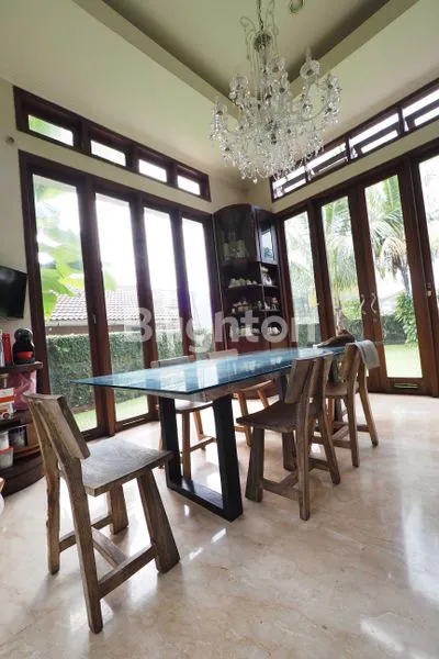 image RUMAH BESAR 3 LANTAI MURAH DI CLUSTER MENTENG BINTARO (8)