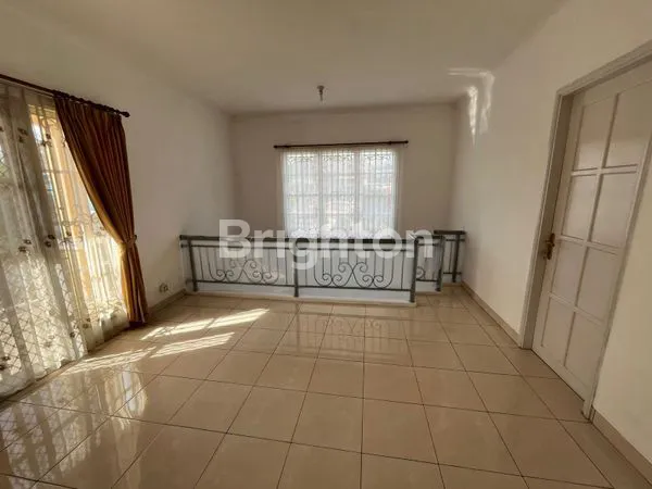 image RUMAH MEWAH 2 LANTAI BEVERLY HILLS BALIKPAPAN - SHM, SEMI FURNISHED (8)