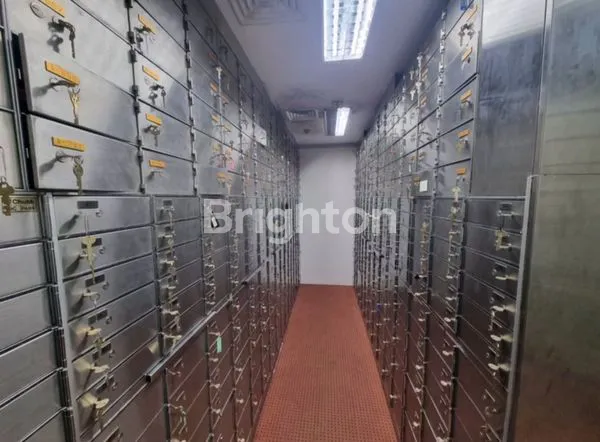 image RUKO GANDENG 3 LANTAI + TANAH (16X20) EX BANK  DI HOOK KELAPA GADING (7)