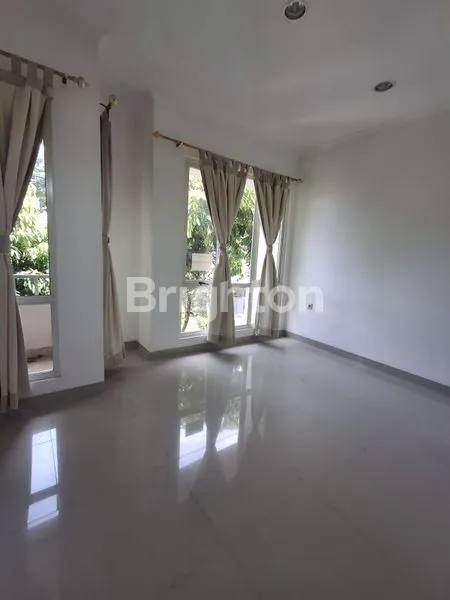 image JUAL RUMAH HOOK CLUSTER EDISON GADING SERPONG (3)