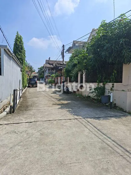 image RUMAH HOOK 2 LANTAI SIAP HUNI CIMANGGIS (2)