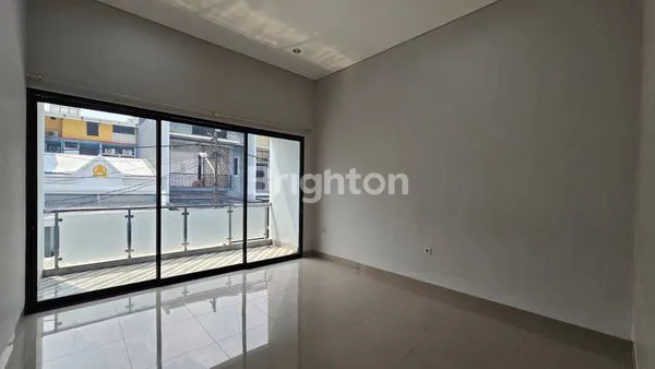 image DISEWAKAN RUMAH 2LANTAI 3KAMAR SIAP HUNI DI KELAPA GADING (7)