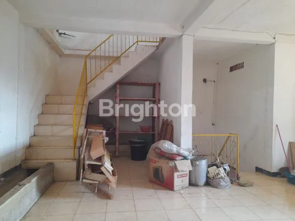 image RUMAH 5 LANTAI STRATEGIS DI PASAR SRIMENANTI, SRIBAWONO (4)