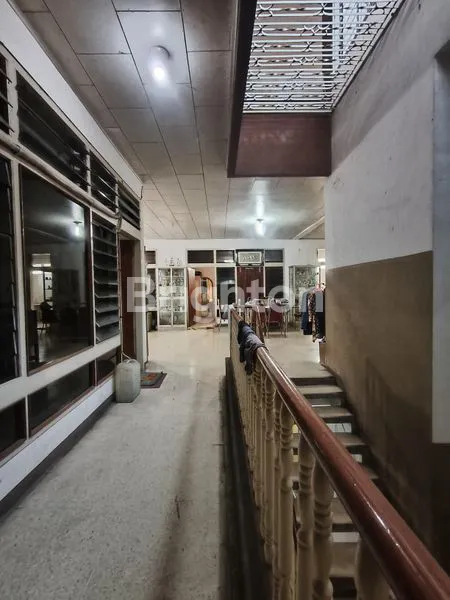 image RUMAH 3½ LANTAI DI JALAN DHOHO – PUSAT PERTOKOAN KEDIRI KOTA (3)