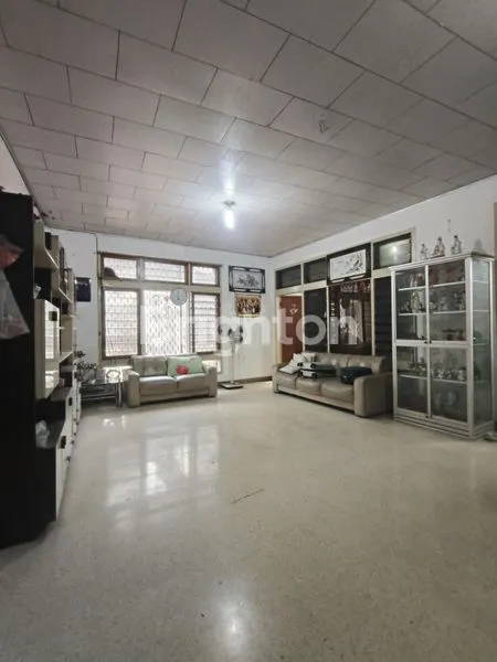 image RUMAH 3½ LANTAI DI JALAN DHOHO – PUSAT PERTOKOAN KEDIRI KOTA (2)