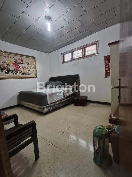 image RUMAH 3½ LANTAI DI JALAN DHOHO – PUSAT PERTOKOAN KEDIRI KOTA (6)