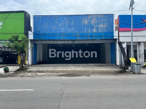 image SHOWROOM DI JL.BARATAJAYA SIAP BEROPERASI LALU LINTAS RAMAI (1)