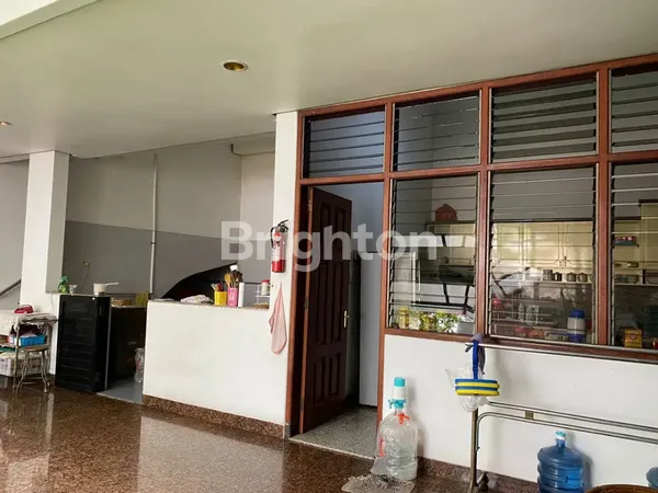 image RUMAH MEWAH DI JL. CEMPAKA SEBELAH GEDUNG MAWAR SHARON  (8)