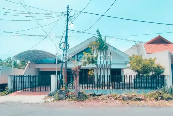 image RUMAH TERAWAT DHARMAHUSADA INDAH SIAP HUNI STRATEGIS DEKAT GALAXY MALL (3)