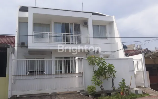 image RUMAH KUTISARI MINIMALIS 2 LANTAI SIAP HUNI STRATEGIS DEKAT PETRA (1)