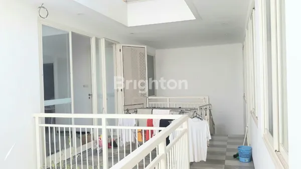 image RUMAH KUTISARI MINIMALIS 2 LANTAI SIAP HUNI STRATEGIS DEKAT PETRA (4)