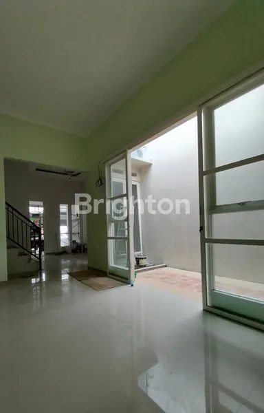 image RUMAH GREEN SEMANGGI MINIMALIS ONE GATE SYSTEM DEKAT MERR (3)