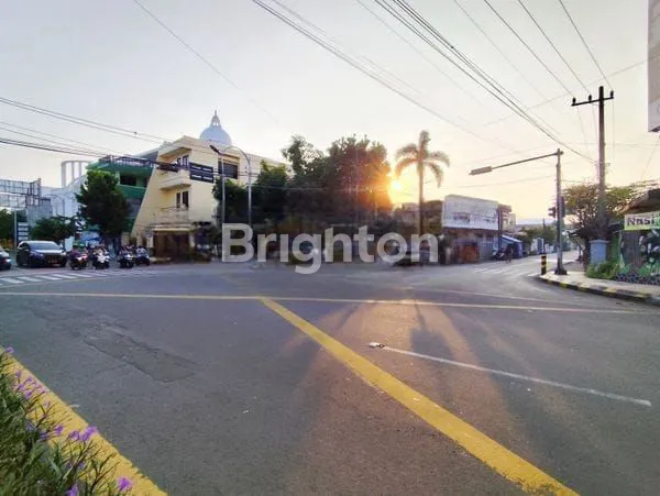 image DIJUAL RUMAH  STRATEGIS DI PINGGIR JALAN RAYA PUSAT KOTA MADIUN (1)