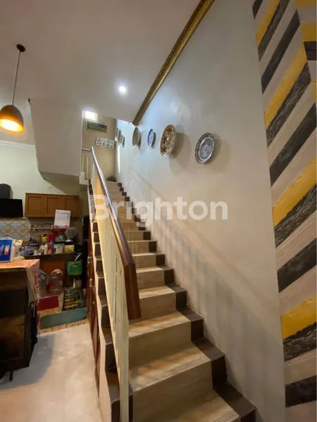 image WIGUNA SELATAN 2 LANTAI SIAP HUNI STRATEGIS DEKAT UPN (6)