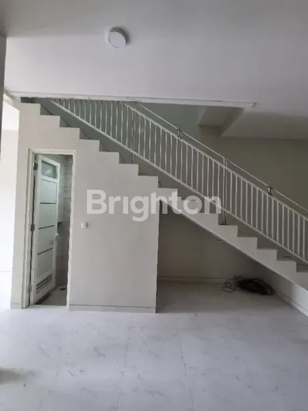 image NEW MINIMALIS KLAMPIS 2 LANTAI LOKASI ISTIMEWA DEKAT MERR (1)