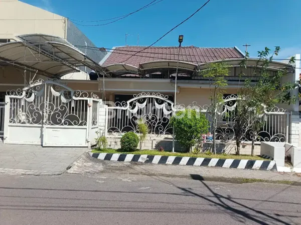 image RUMAH MANYAR SIAP HUNI 2 LANTAI TENGAH KOTA DEKAT KERTAJAYA (1)