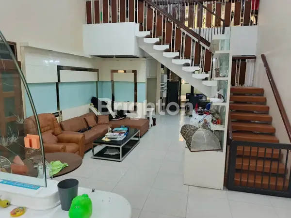 image RUMAH MANYAR SIAP HUNI 2 LANTAI TENGAH KOTA DEKAT KERTAJAYA (4)