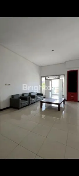 image RUMAH MEWAH DI ARAYA KOTA MALANG (4)