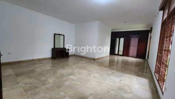 image RUMAH MEWAH 2 LANTAI , NYAMAN DAN STRATEGIS (4)