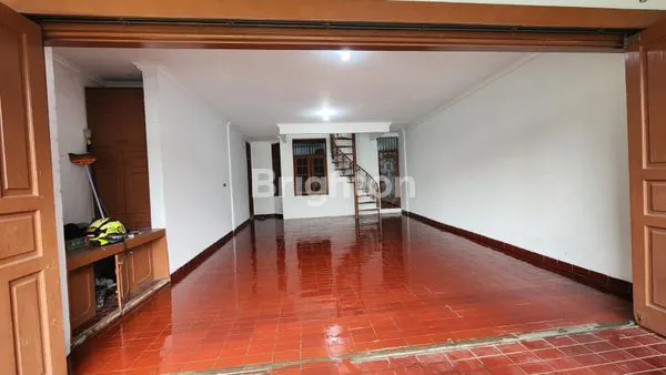 image RUMAH MEWAH 2 LANTAI , NYAMAN DAN STRATEGIS (3)