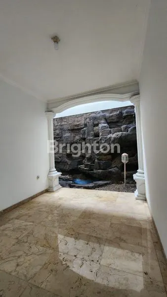 image RUMAH MEWAH 2 LANTAI , NYAMAN DAN STRATEGIS (5)