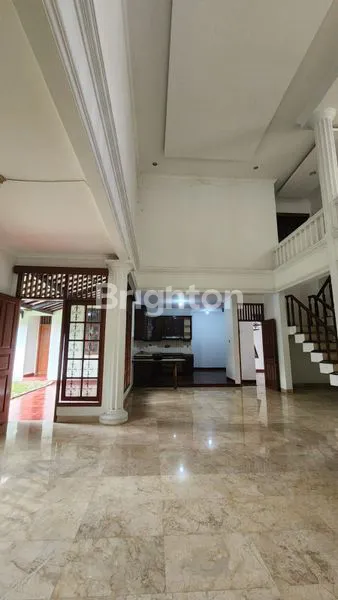 image RUMAH MEWAH 2 LANTAI , NYAMAN DAN STRATEGIS (6)