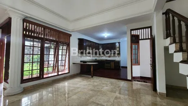 image RUMAH MEWAH 2 LANTAI , NYAMAN DAN STRATEGIS (7)