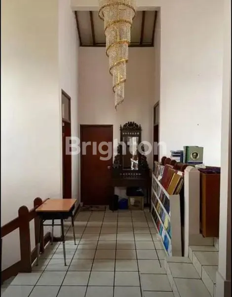 image RUMAH MEWAH RASA VILLA DI KATUMIRI UTAMA CIHANJUANG KABUPATEN BANDUNG BARAT DENGAN HALAMAN LUAS DAN LINGKUNGAN SEJUK, SIAP HUNI! (5)