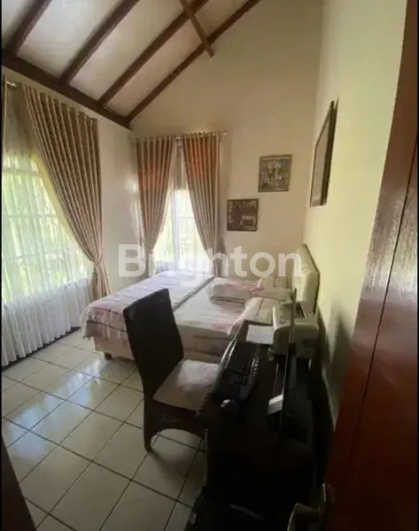 image RUMAH MEWAH RASA VILLA DI KATUMIRI UTAMA CIHANJUANG KABUPATEN BANDUNG BARAT DENGAN HALAMAN LUAS DAN LINGKUNGAN SEJUK, SIAP HUNI! (4)